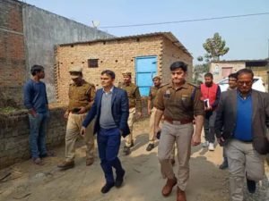 सुचना पर डीएम सत्येंद्र कुमार एएसपी आतिश कुमार सिंह सहित जिले के आला अधिकारी फोरेंसिंक टीम के साथ मौके पर पहुंचें