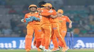 गुजरात की टीम - फोटो