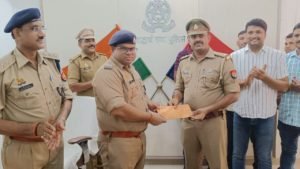 पुलिस टीम को उत्साहवर्धन हेतु एसपी द्वारा 25000 रुपए नकद पुरस्कार दिया गया।