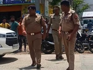 इटवा में हत्या की सूचना पर जांच करने पहुंचे एसपी