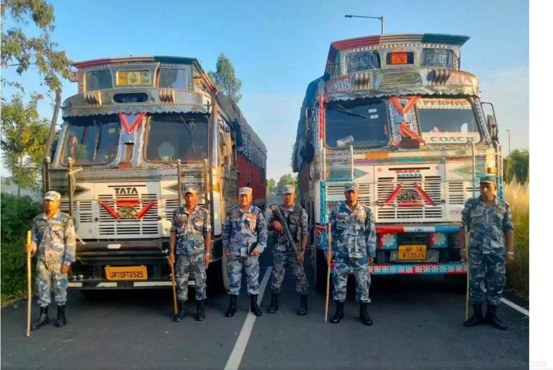 जुड़वा नम्बर प्लेट की जप्त ट्रकों के साथ नेपाली सेना