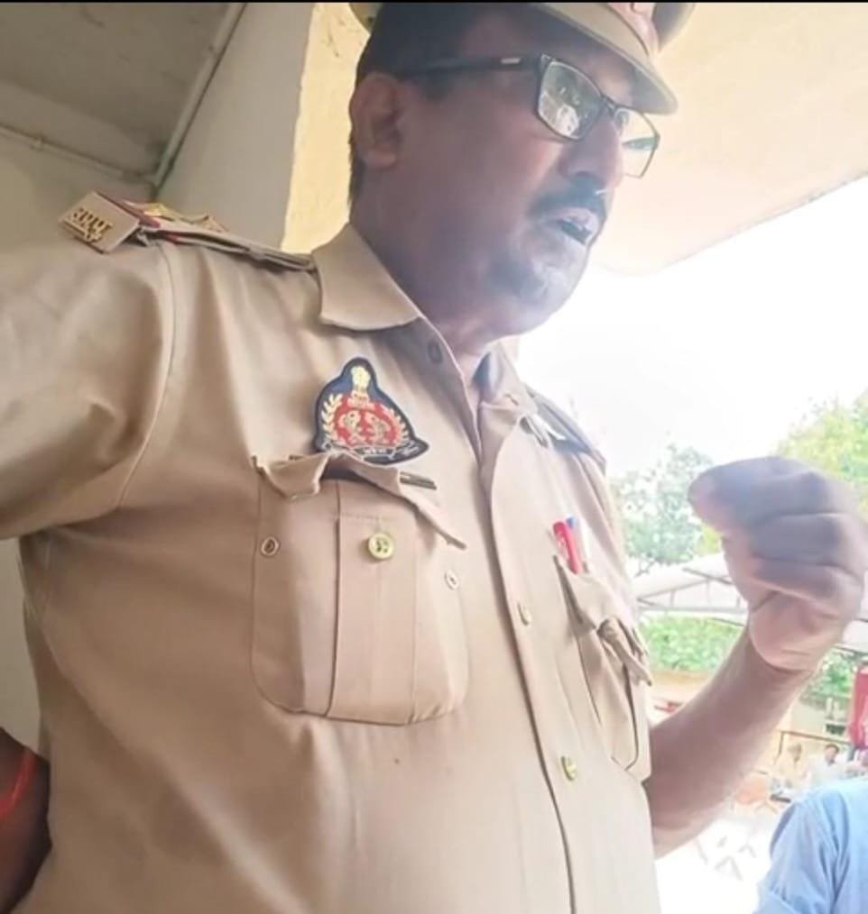 आरोपित घूसखोर दरोगा जंग बहादुर यादव