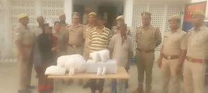 11.02 किलो गंजा के साथ एक महिलाओं समेत कुल तीन लोगों को गिरफ्तार किया गया