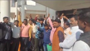 बीडीसी सदस्य अविश्वास प्रस्ताव के साथ पहुंचे विकास भवन