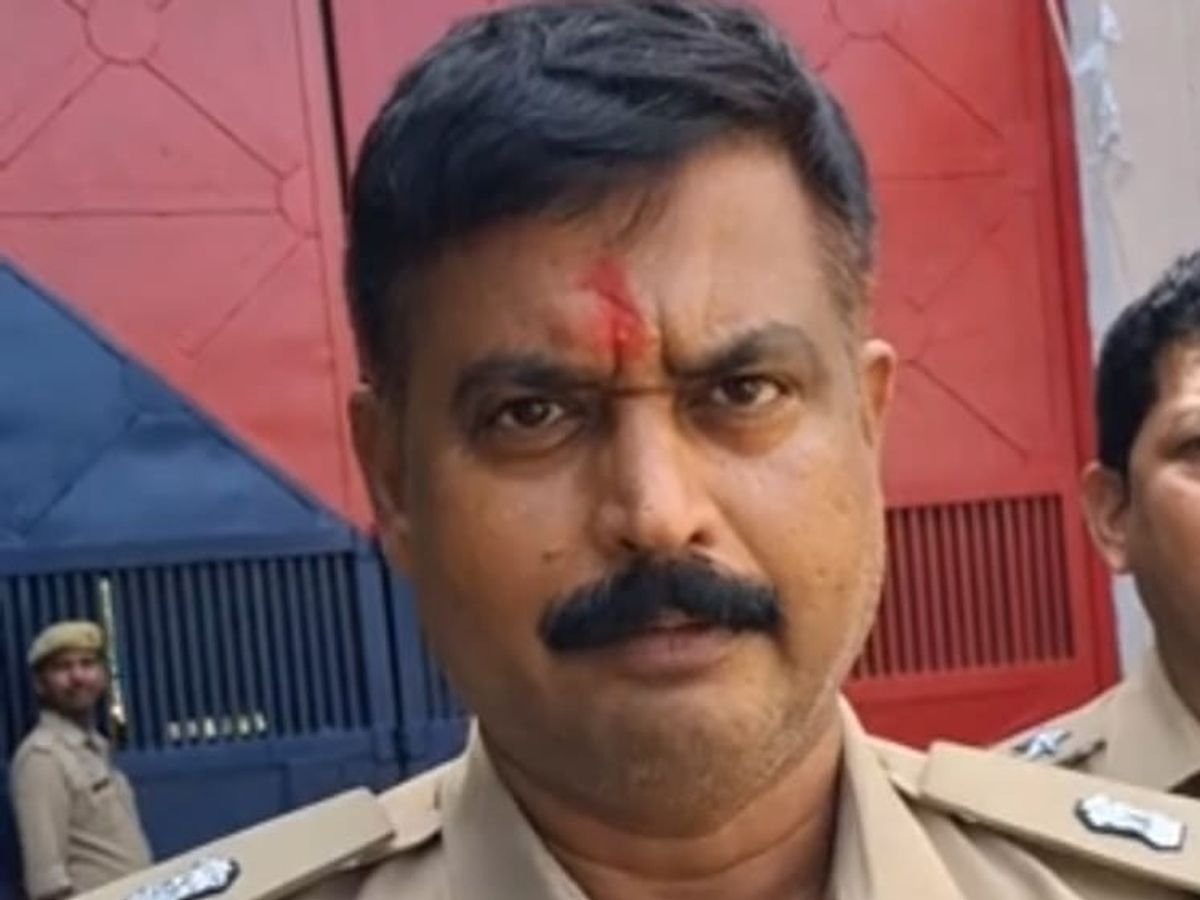 आदित्य कुमार सिंह को निलंबित